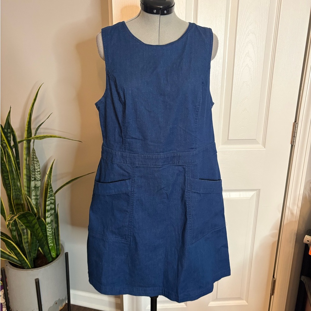 Lush denim chambray sleeveless mini dress with front pockets and back cutout, XL